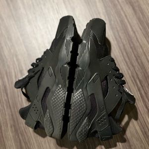 Nike Hurache Men’s size 12 (all black)